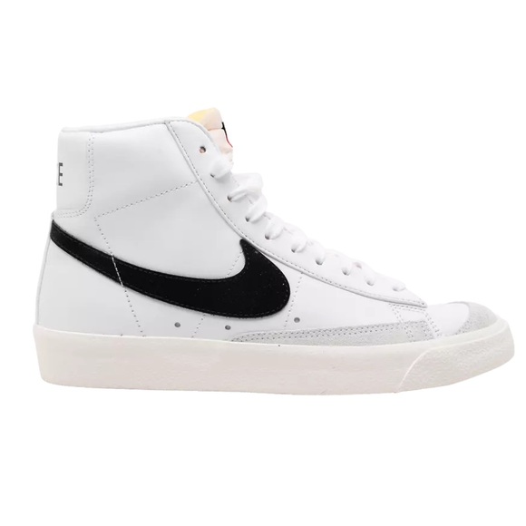 Like New Nike Blazer Mid '77 Style: CZ1055-100 - Picture 14 of 16
